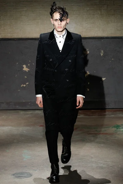 Look 16